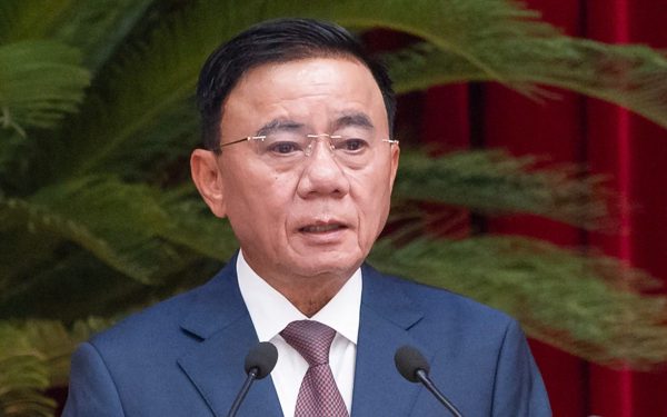 Bộ Chính trị: Đảng viên không lợi dụng vị trí để can thiệp công việc của địa phương nơi cư trú
