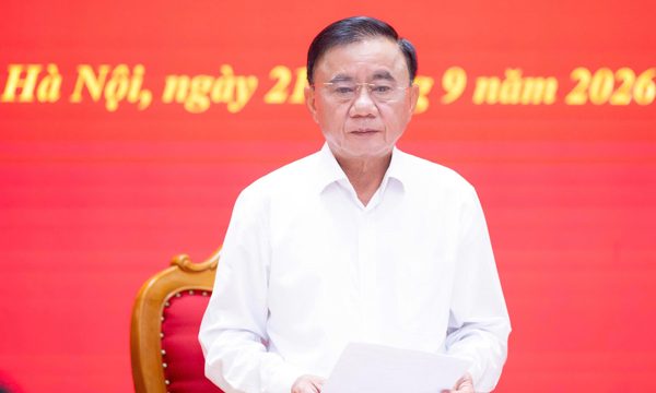 Bộ Chính trị: Khắc phục cào bằng, coi trọng thâm niên hơn hiệu quả công việc