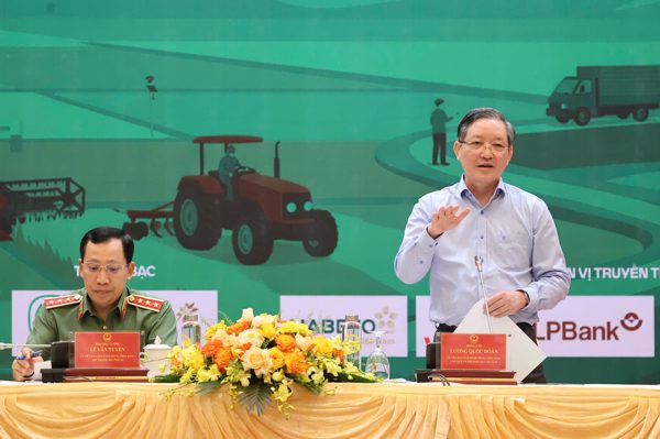Bộ Công an đối thoại với nông dân: Nóng chuyện lừa đảo online, tín dụng đen