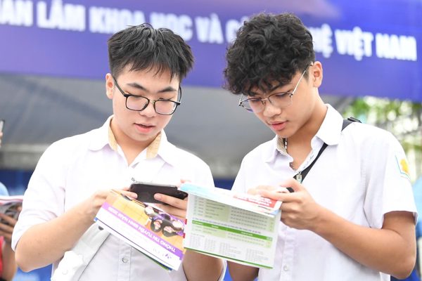 Bỏ cộng điểm IELTS nhưng không nên 'xóa sổ' học sinh giỏi khi xét tuyển đại học
