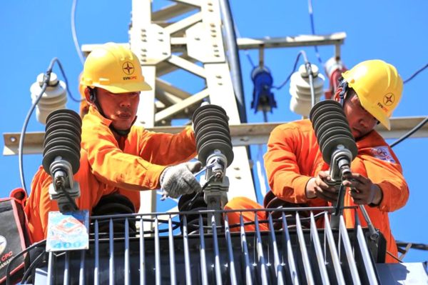 Bộ Công Thương: Áp ngay biểu giá bán lẻ điện mới, 94% khách sẽ giảm tiền điện