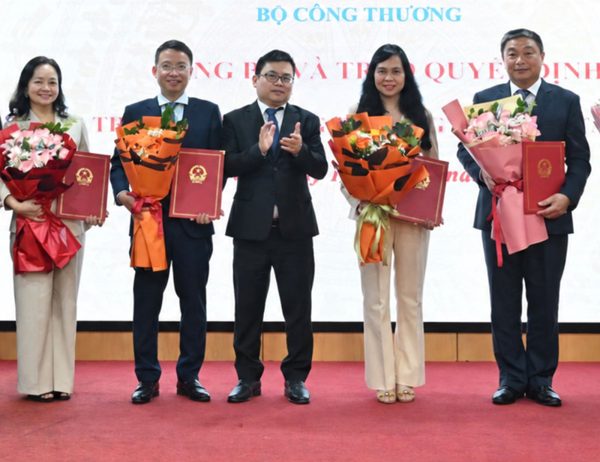 Bộ Công Thương bổ nhiệm 35 lãnh đạo cục, vụ