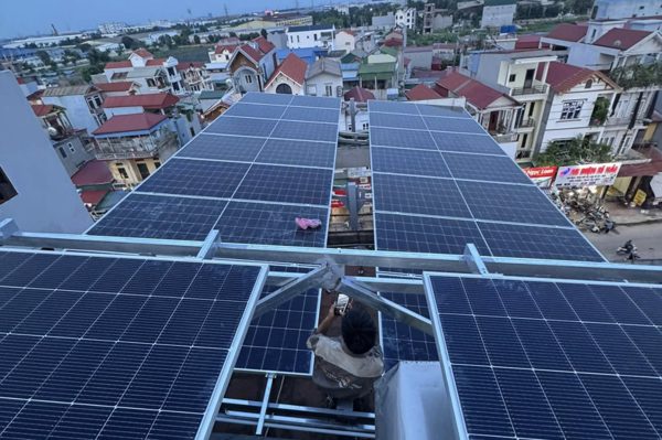 Bộ Công Thương có chỉ đạo mới về hỗ trợ hộ gia đình lắp điện mặt trời mái nhà