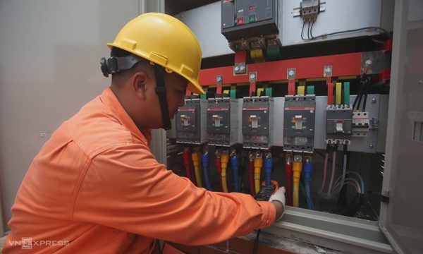 Bộ Công Thương đề xuất sớm áp biểu giá điện sinh hoạt 5 bậc
