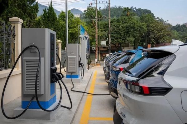 Bộ Công Thương nói gì về việc dùng chung trạm sạc xe điện?