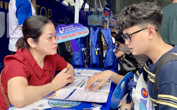 Bỏ điểm cộng IELTS: Công bằng hay mất động lực học ngoại ngữ?