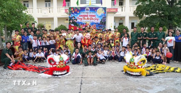 Bộ đội biên phòng Đà Nẵng tổ chức Trung Thu ý nghĩa cho học sinh khó khăn