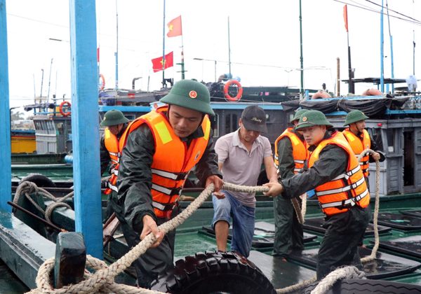 Bộ đội Biên phòng Huế căng mình ứng phó mưa lớn, sạt lở