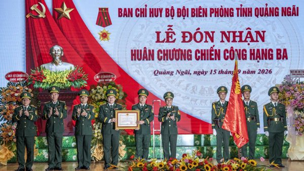 Bộ đội Biên phòng Quảng Ngãi đón nhận Huân chương Chiến công hạng Ba
