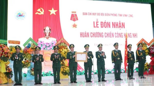 Bộ đội Biên phòng tỉnh Vĩnh Long đón nhận Huân chương Chiến công hạng Nhì