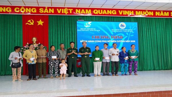 Bộ đội Biên phòng tỉnh Vĩnh Long đồng hành cùng phụ nữ biên cương