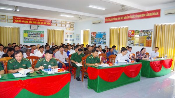 Bộ đội Biên phòng Vĩnh Long tuyên truyền bảo vệ an toàn công trình dầu khí trên biển