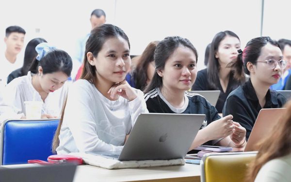 Bộ GD-ĐT đề xuất không được làm việc toàn thời gian khi học thạc sĩ chính quy