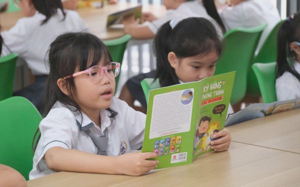 Bộ GD-ĐT nói rõ về sách giáo khoa mới: Không làm lại từ đầu