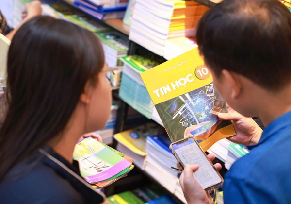 Bộ Giáo dục yêu cầu Nhà xuất bản cấp đủ sách giáo khoa trước ngày 30/8