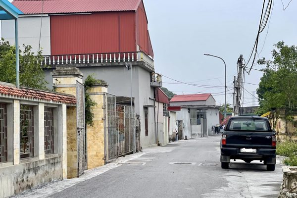 Bố mẹ mất, anh em viết giấy tay cho em út thừa kế đất: Có được sang tên sổ đỏ?