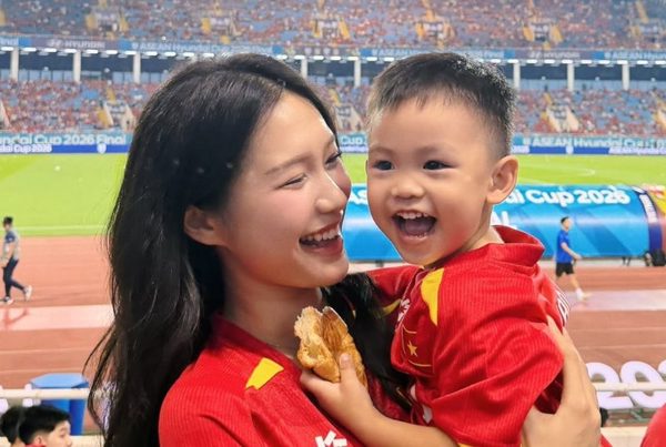 Bố mẹ và vợ Đoàn Văn Hậu đã có mặt ở Mỹ Đình tiếp lửa tuyển Việt Nam