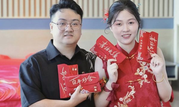 Bỏ nghi thức cưới, dồn tiền đãi khách bào ngư, cua hoàng đế
