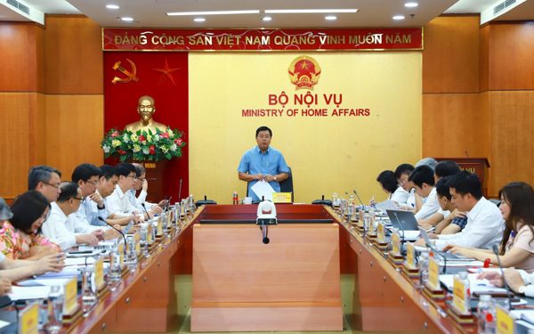 Bộ Nội vụ: Tiếp tục rà soát, sắp xếp tinh gọn tổ chức bên trong các bộ, ngành, tập trung đề án cải cách tiền lương
