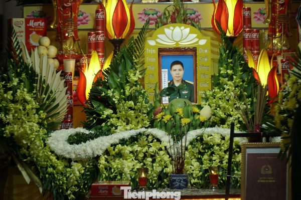 Bộ Quốc phòng truy thăng quân hàm vượt cấp lên Trung tá đối với Thiếu tá Trần Văn Tùng