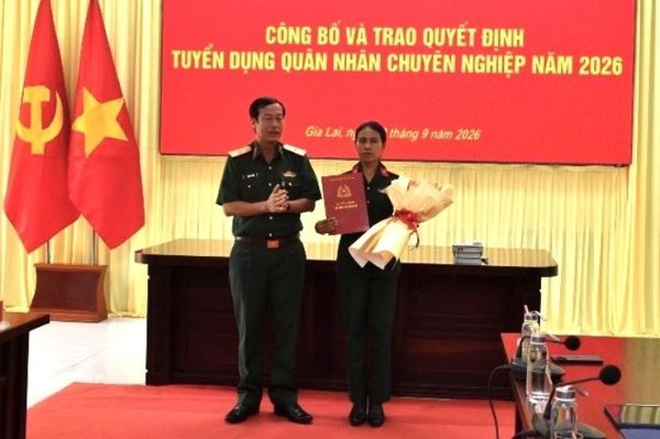 Bộ Quốc phòng tuyển dụng vợ của chiến sĩ hy sinh khi cứu 2 người bị điện giật