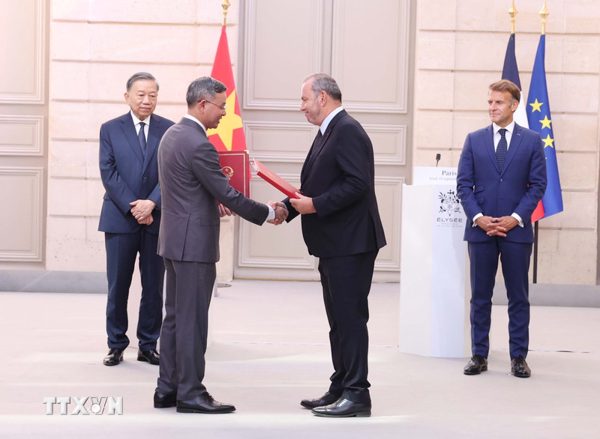 Bộ Tài chính và AFD trao 2 văn kiện hợp tác tài chính trị giá hơn 41 triệu EUR