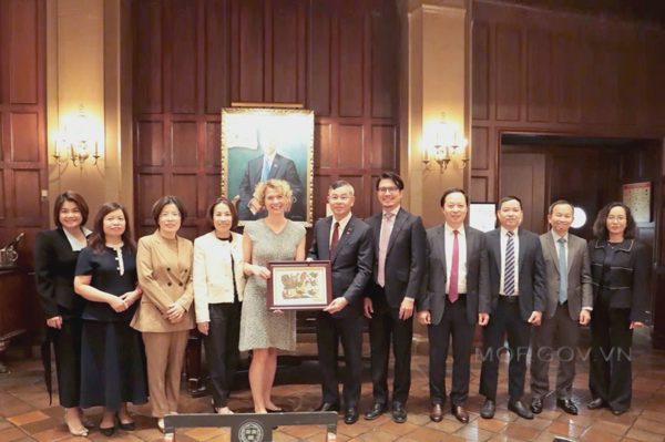 Bộ Tài chính và J.P.Morgan trao đổi tiềm năng hợp tác chiến lược