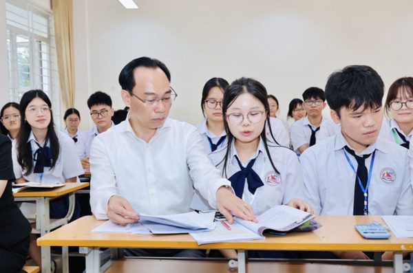 Bộ trưởng Bộ GD&ĐT: Không ai xuống Hạ Long học để về Hà Nội làm việc