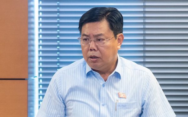 Bộ trưởng Bộ Nội vụ chia sẻ lời nhắn gửi của em nhỏ xin giữ lại tên trường học sau sáp nhập