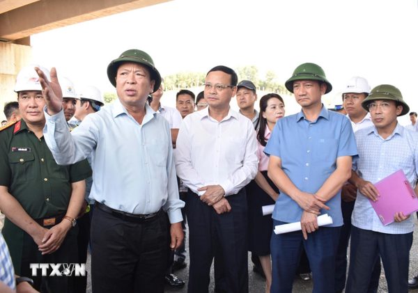 Bộ trưởng Bộ Xây dựng kiểm tra thi công tuyến cao tốc Tuyên Quang-Hà Giang