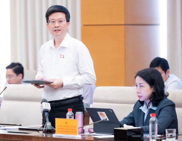 Bộ trưởng Giáo dục nói gì về bỏ cộng điểm chứng chỉ ngoại ngữ?
