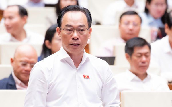 Bộ trưởng Hoàng Minh Sơn giải trình về sách giáo khoa, chống gian lận thi cử
