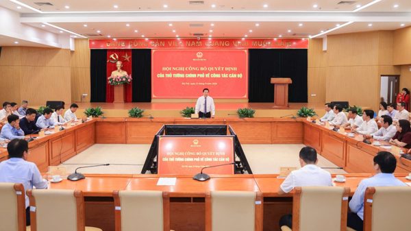 Bộ trưởng Xây dựng trao quyết định bổ nhiệm tân Thứ trưởng Lê Hồng Vinh