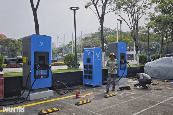 Bộ Xây dựng góp ý đề án chuyển đổi xe điện và vùng phát thải thấp ở TPHCM