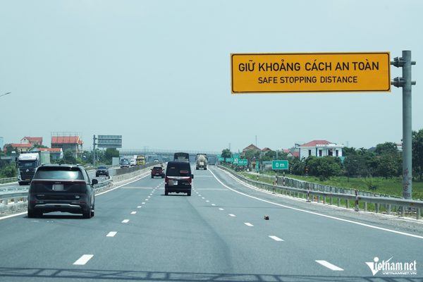 Bộ Xây dựng sẽ thông báo các tuyến cao tốc thí điểm xử phạt vi phạm khoảng cách