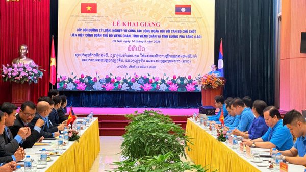 Bồi dưỡng lý luận nghiệp vụ công tác công đoàn cho cán bộ Lào
