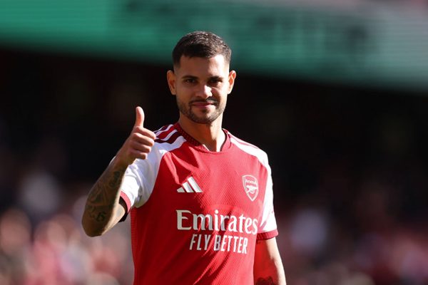 'Bom tấn' 75 triệu bảng giúp Arsenal thắng hú vía trên sân nhà