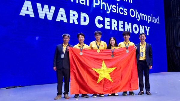 Bốn học sinh đạt huy chương đưa Việt Nam xếp thứ tư toàn đoàn tại Olympic Vật lý quốc tế Al-Fergani