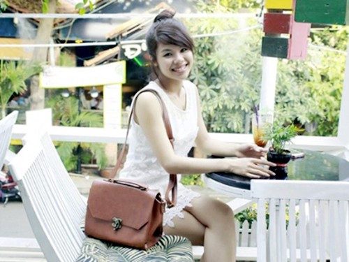 Bốn nữ sinh 9X xinh đẹp thu nhập 'khủng'