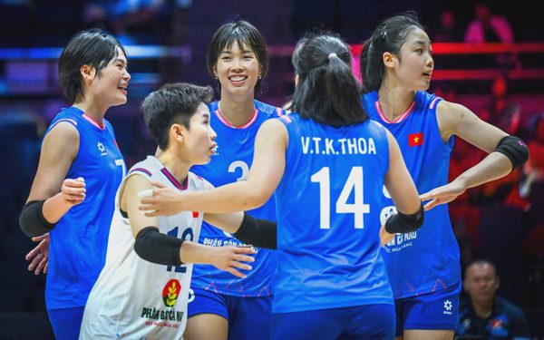 Bóng chuyền nữ Việt Nam thắng đậm, thắp lên hy vọng đi tiếp