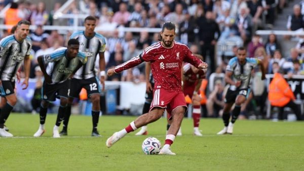 Bóng đá châu Âu: Liverpool thoát thua phút 99, Barcelona thắng đậm, PSG ngược dòng nghẹt thở