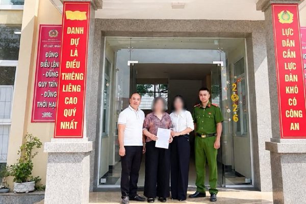 Bỗng dưng nhận được 1,2 tỷ đồng, ba phụ nữ liền báo công an