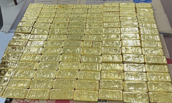 'Bóng hồng' của Mr Pips mua trăm cân vàng giấu giúp bạn trai