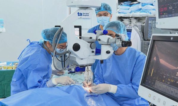 Bong võng mạc kèm cận thị