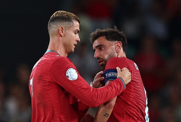 Bruno Fernandes: 'Mong Ronaldo đừng vội vàng giã từ đội tuyển Bồ Đào Nha'