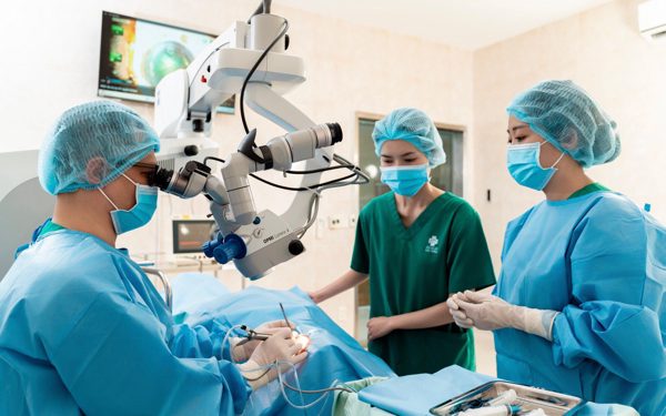 BS CKII Nguyễn Nam Trung: Phẫu thuật đục thủy tinh thể chính xác hơn nhờ laser