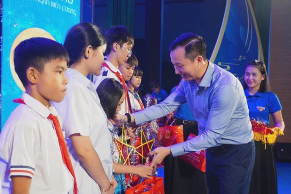 BSR mang Tết Trung thu đến các em thiếu nhi có hoàn cảnh khó khăn