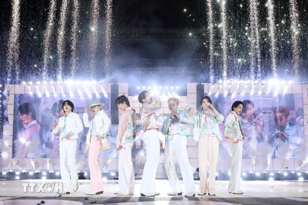 BTS lập kỷ lục doanh thu bán vé, tour thế giới có thể chạm mốc 1 tỷ USD