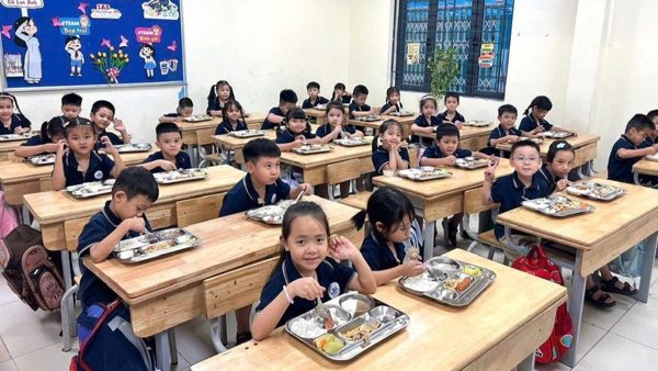 Bữa ăn bán trú: Không chỉ an toàn mà phải cân đối đủ chất, phù hợp lứa tuổi