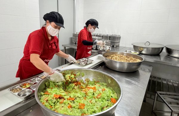 Bữa ăn bán trú ở Hà Nội: Đủ hồ sơ, liệu có đủ năng lực?